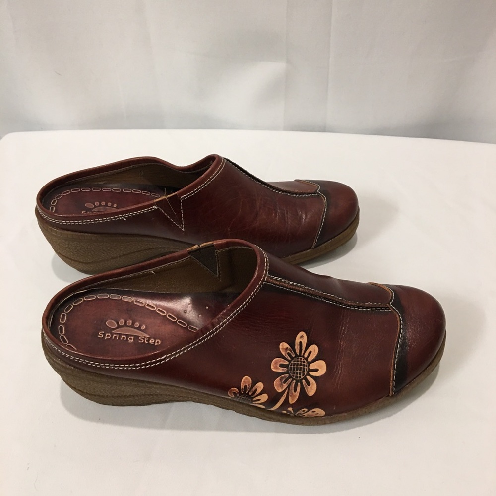 Spring Step Red Leather Clogs - Picture 5 of 9